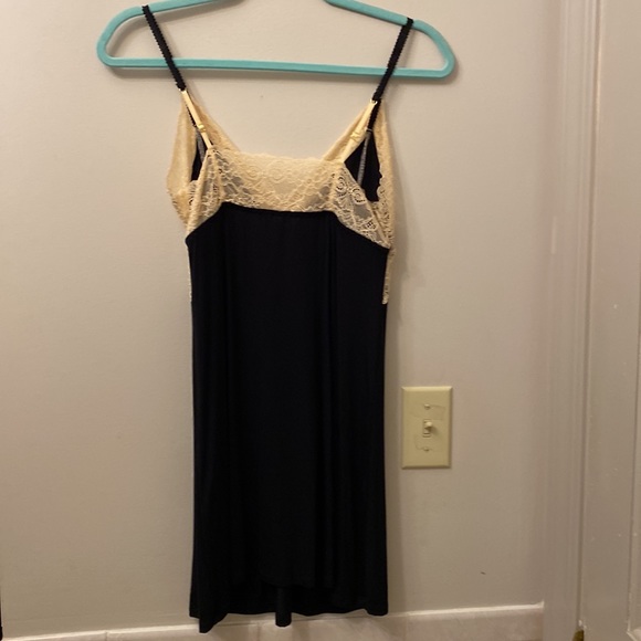 2 nighties. Flora Nikrooz black nightie NWT, Jones NY white nightie - Picture 2 of 9